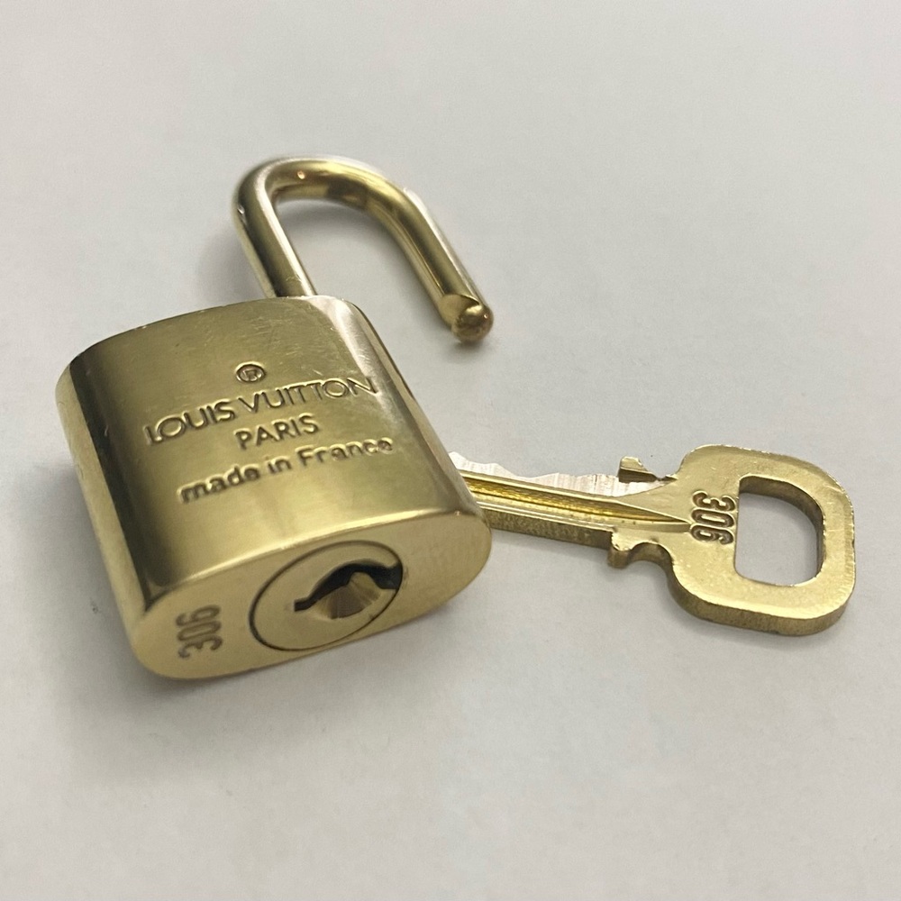 ❤️ Authentic ❤️ Louis Vuitton Lock and Key #306 - Picture 4 of 4